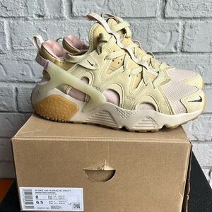 Women Nike Air Huarache Craft size 8 (25cm)